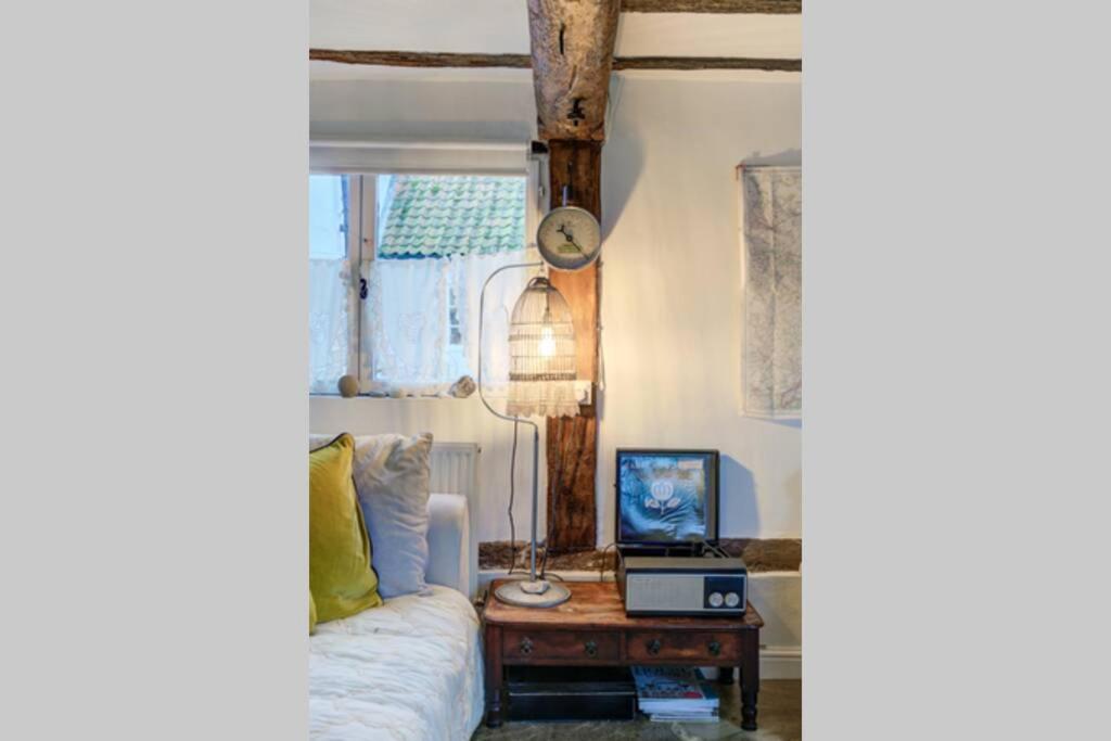 The Dairy, One Bedroom Cottage In A 15Th Century Farmhouse Parham Exterior foto