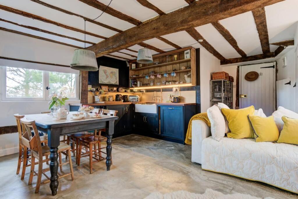The Dairy, One Bedroom Cottage In A 15Th Century Farmhouse Parham Exterior foto